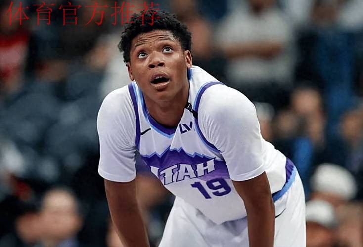 埃斯-贝利全场投篮9中3，三分4中1得到7分2篮板3助攻